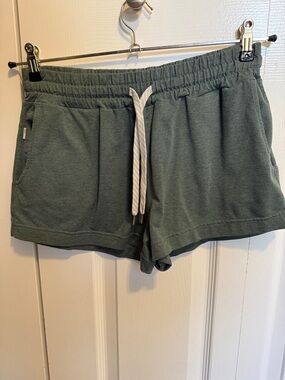 Vuori Shorts